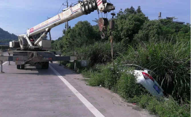 桃江重载吊车救援 桃江重载吊车救援